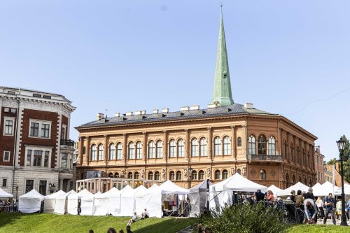 Amatnieku tirgus Doma laukumā 3