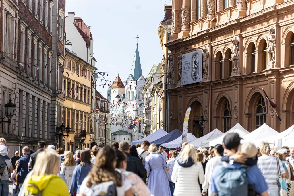 Amatnieku tirgus Doma laukumā