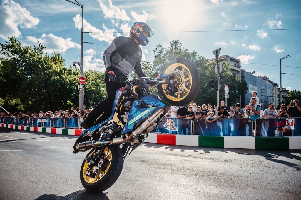 Saistībā ar “Red Bull Showrun” Rīgā noteikti satiksmes ierobežojumi Eksporta ielas apkārtnē