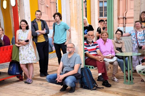 Latvijas slamu dzeja un korejiešu stīgu instrumenta Kajagum mūziķe Sunju Park Doma laukumā 2