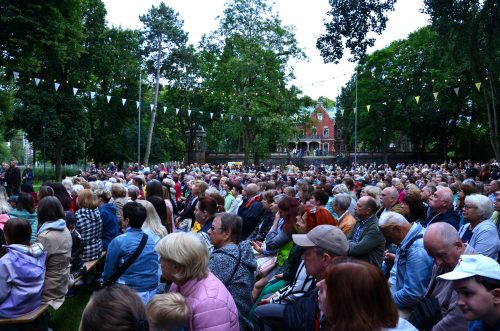 Grupa “Autobuss debesīs” Dauderu parkā 5