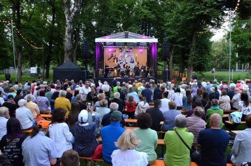 “Kopā Reti Esošu Draugu Organizācijas” jeb “K.R.E.D.O.” koncerts Dauderu parkā 12