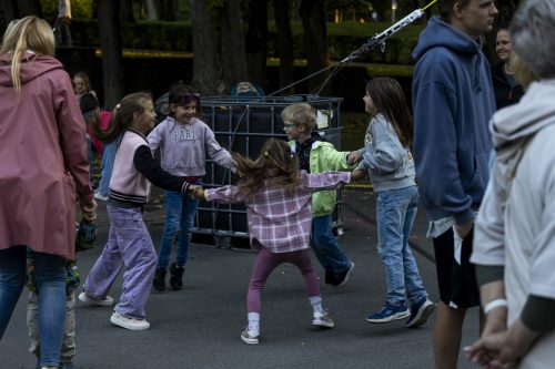 Grupa “Vēstnieks” un Olga Rajecka Dzegužkalnā 14