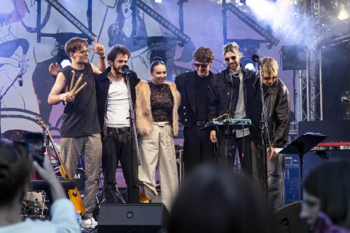 Grupa “Vēstnieks” un Olga Rajecka Dzegužkalnā 15