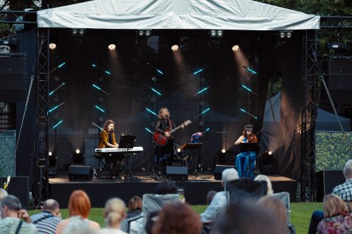 Vasaras nakts ar Kulakovu Grīziņkalna parkā 11