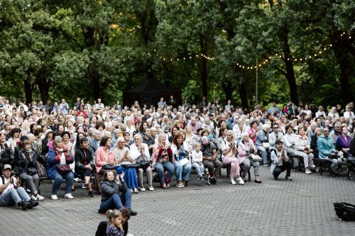 Koncertvakars “Daiļdārznieku kabarē” 1. augustā Vērmanes dārzā 26