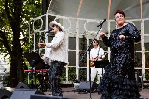 Ilona Bagele un Rīgas Mazākais orķestris Vērmanes dārzā 15. augustā 19