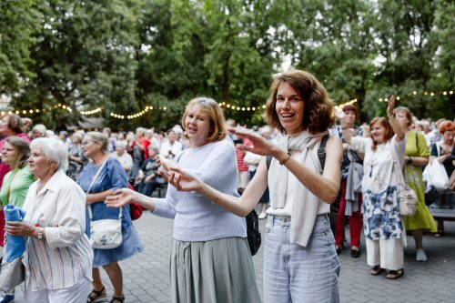 Ilona Bagele un Rīgas Mazākais orķestris Vērmanes dārzā 15. augustā 15