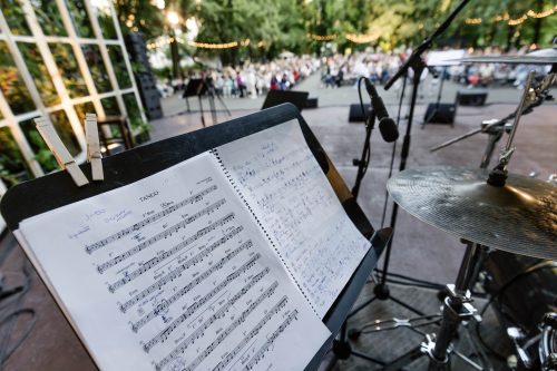 Koncertvakars “Daiļdārznieku kabarē” 1. augustā Vērmanes dārzā 16